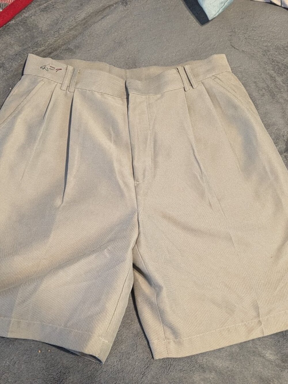 Greg Norman Golfing shorts size 32